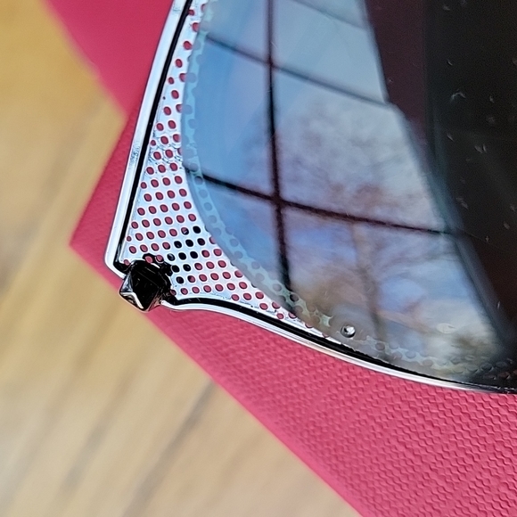 MIB Valentino Rockstud Aviator Cat Eye Sunglasses. Gun Metal & Green. W/Case ETC - Picture 3 of 8